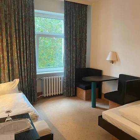 Bitterfelder Hof 3*