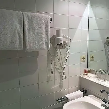 Hotel Bitterfelder Hof 3*